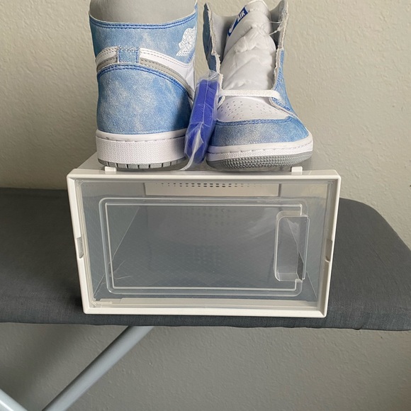 Jordan 1 “Hyper Royal”